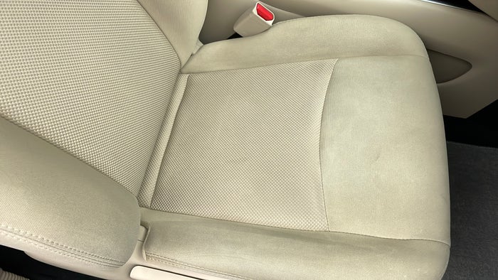 NISSAN PATHFINDER-Seat RHS Front Stain