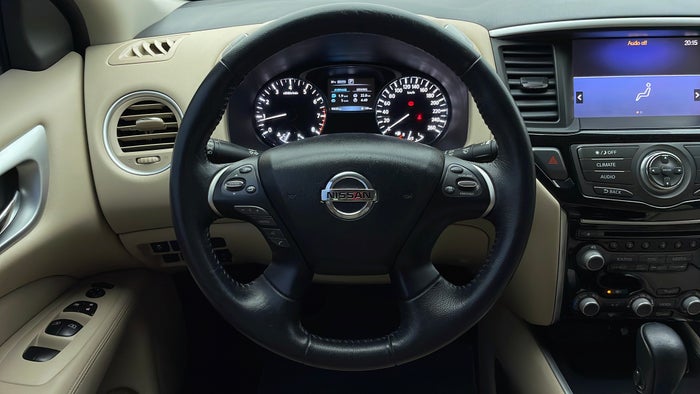 NISSAN PATHFINDER-Steering Wheel Close-up