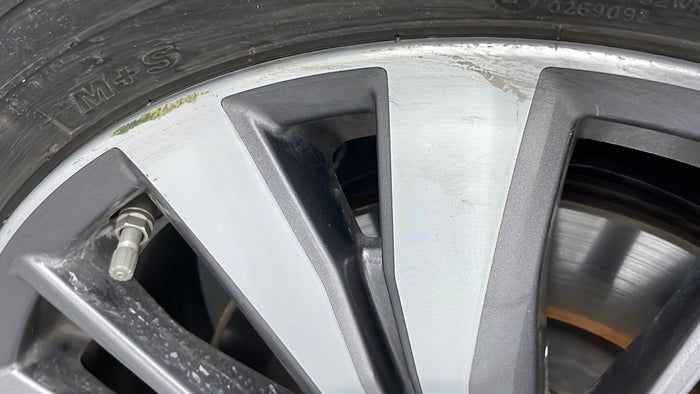 NISSAN PATHFINDER-Alloy Wheel RHS Front Scratch