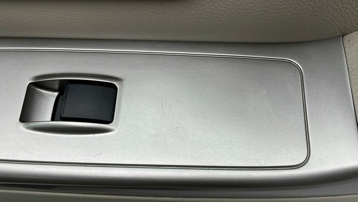MITSUBISHI PAJERO-Door Interior RHS front Scratch