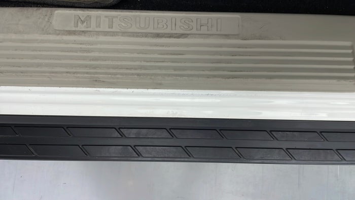 MITSUBISHI PAJERO-Running Board LHS Scratch