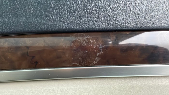 MITSUBISHI PAJERO-Dashboard Glove box Scratch