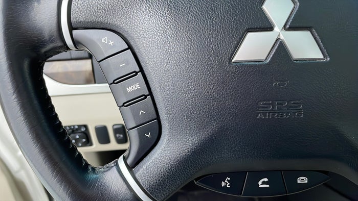 MITSUBISHI PAJERO-Drivers Control