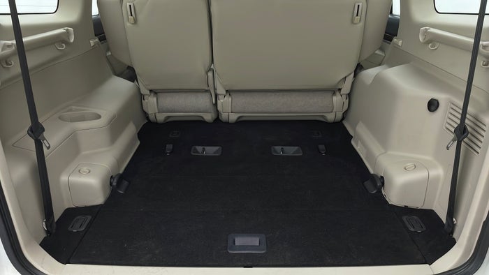 MITSUBISHI PAJERO-Boot Inside View