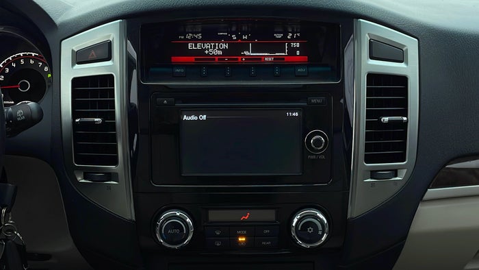 MITSUBISHI PAJERO-Center Console