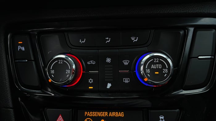 Opel Mokka-Automatic Climate Control