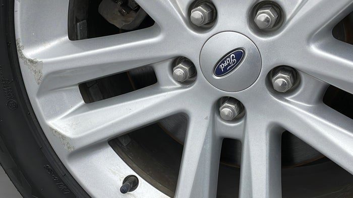 FORD EXPLORER-Alloy Wheel RHS Rear Scratch