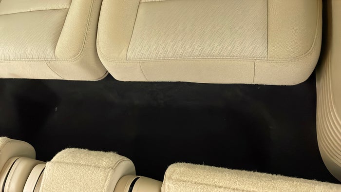 FORD EXPLORER-Flooring Mat missing/torn