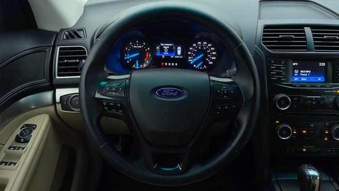 FORD EXPLORER-Steering Wheel Close-up