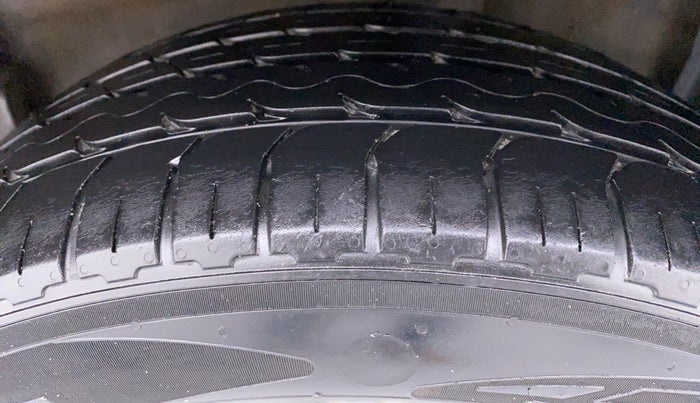 2010 Fiat Linea EMOTION OPTIONAL 1.3 MUTIJET, Diesel, Manual, 37,226 km, Left Rear Tyre Tread