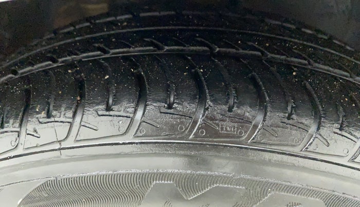 2014 Maruti Celerio VXI d, Petrol, Manual, 44,703 km, Right Front Tyre Tread