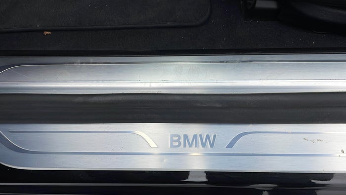 BMW 7 SERIES-Running Board LHS Scratch