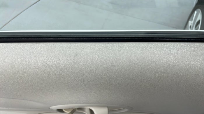 NISSAN SUNNY-Door Interior LHS front Color Fade