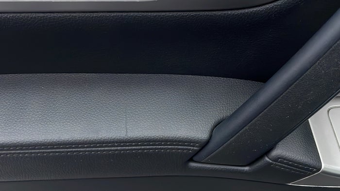MITSUBISHI PAJERO-Door Interior LHS front Scratch