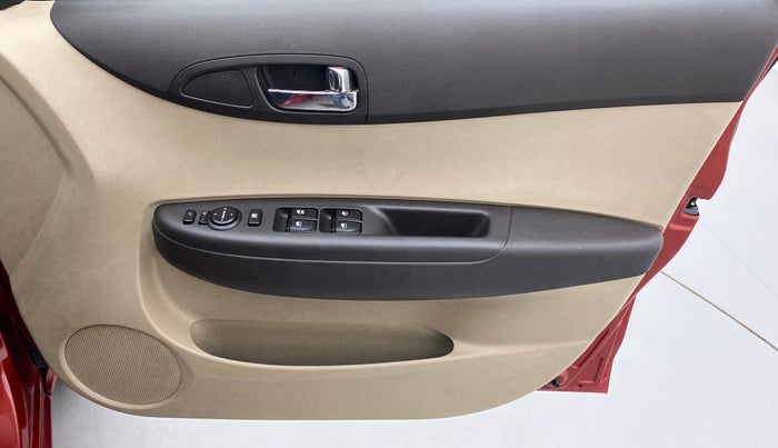 2013 Hyundai i20 SPORTZ 1.4 AT VTVT, Petrol, Automatic, 24,846 km, Driver Side Door Panels Control