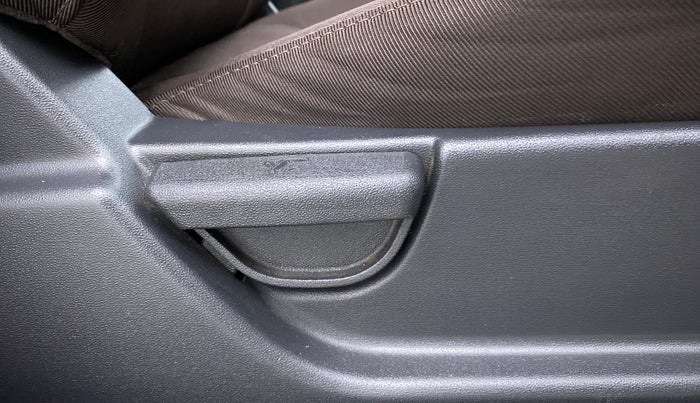 2013 Hyundai i20 SPORTZ 1.4 AT VTVT, Petrol, Automatic, 24,846 km, Driver Side Adjustment Panel