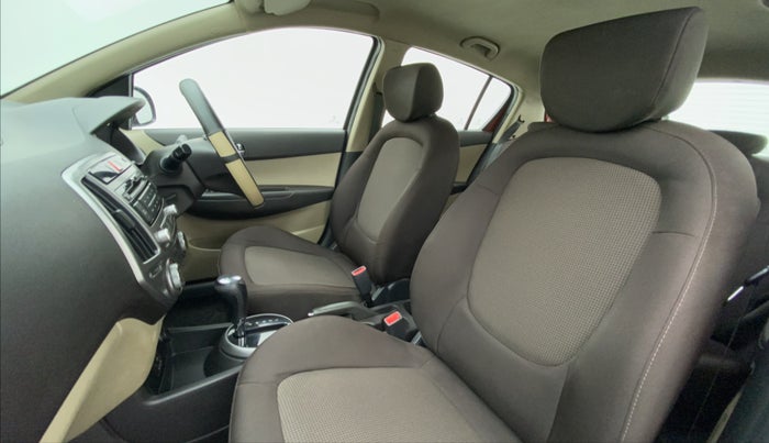 2013 Hyundai i20 SPORTZ 1.4 AT VTVT, Petrol, Automatic, 24,846 km, Right Side Front Door Cabin