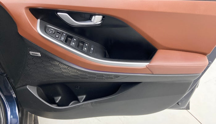 2022 Hyundai ALCAZAR PLATINUM(O) 7STR 1.5 AT, Diesel, Automatic, 30,646 km, Driver Side Door Panels Control