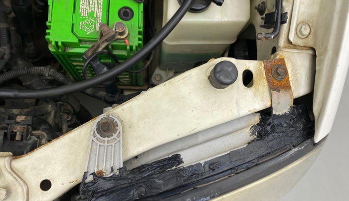 2012 Hyundai Santro Xing GLS, CNG, Manual, 1,08,931 km, Left headlight - Clamp has minor damage