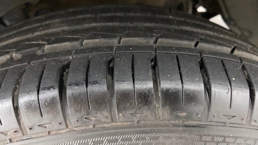 Right Front Tyre Tread
