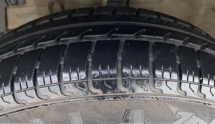 2014 Maruti Swift VDI, Diesel, Manual, 1,61,458 km, Left Front Tyre Tread