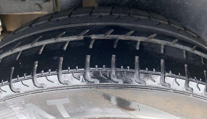 2014 Maruti Swift VDI, Diesel, Manual, 1,61,458 km, Right Rear Tyre Tread