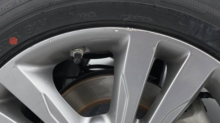 HYUNDAI ELANTRA-Alloy Wheel LHS Rear Scratch