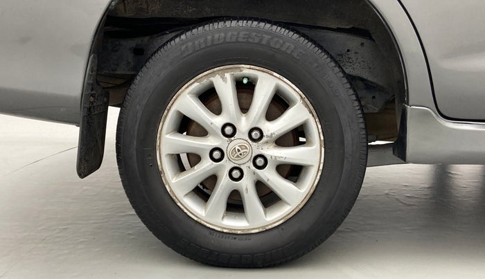 2012 Toyota Innova 2.5 VX 8 STR BS IV, Diesel, Manual, 1,16,365 km, Right Rear Wheel