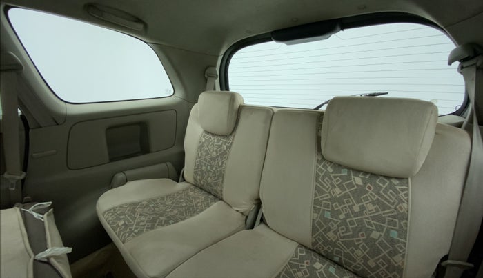 2012 Toyota Innova 2.5 VX 8 STR BS IV, Diesel, Manual, 1,16,365 km, Third Seat Row ( optional )