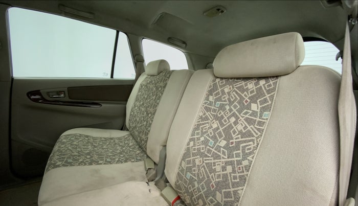 2012 Toyota Innova 2.5 VX 8 STR BS IV, Diesel, Manual, 1,16,365 km, Right Side Rear Door Cabin