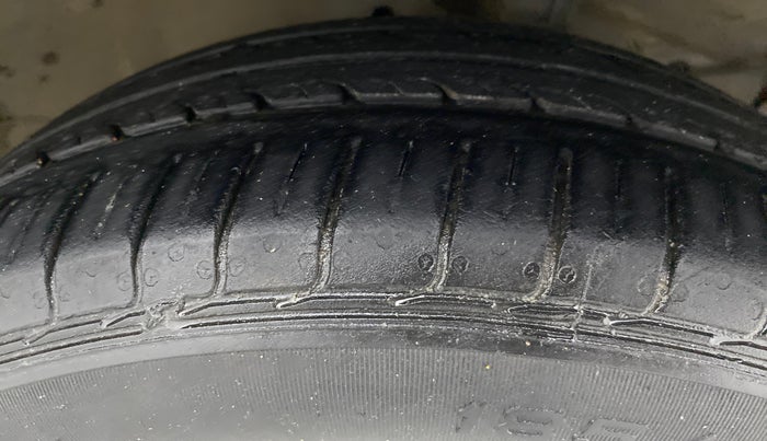 2019 Maruti Ciaz DELTA DIESEL, Diesel, Manual, 36,867 km, Right Front Tyre Tread