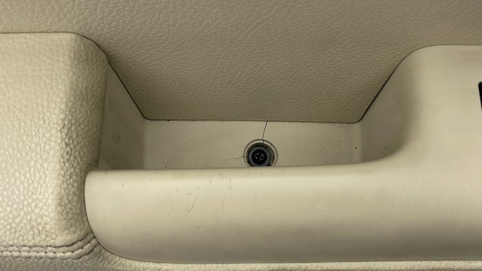 KIA MOHAVE-Door Interior LHS front Clip Broken/Missing