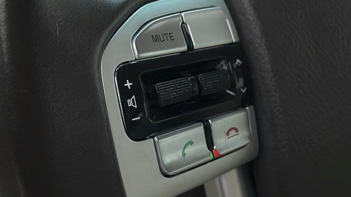 KIA MOHAVE-Steering Wheel Media Control Scratch