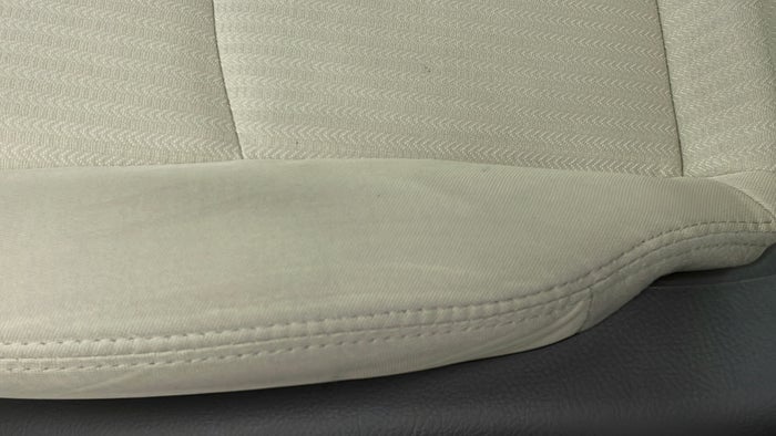 KIA MOHAVE-Seat LHS Front Depressed/Pressure Mark