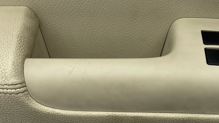 KIA MOHAVE-Door Interior LHS front Scratch