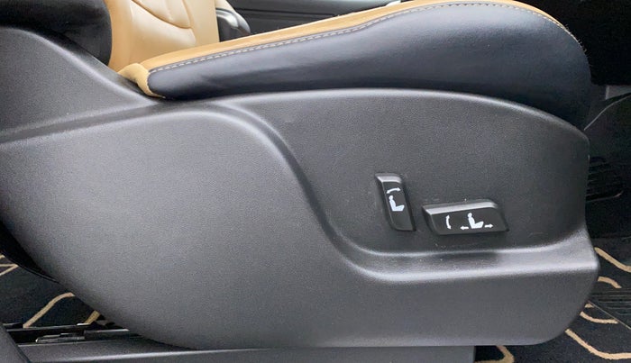 2021 Mahindra XUV500 W11, Diesel, Manual, 14,755 km, Driver Side Adjustment Panel