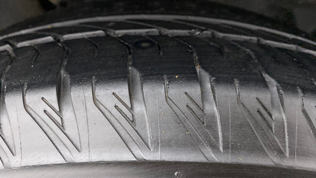 Right Front Tyre Tread