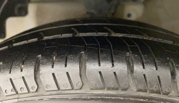 2017 Hyundai Eon ERA PLUS, Petrol, Manual, 37,075 km, Left Front Tyre Tread