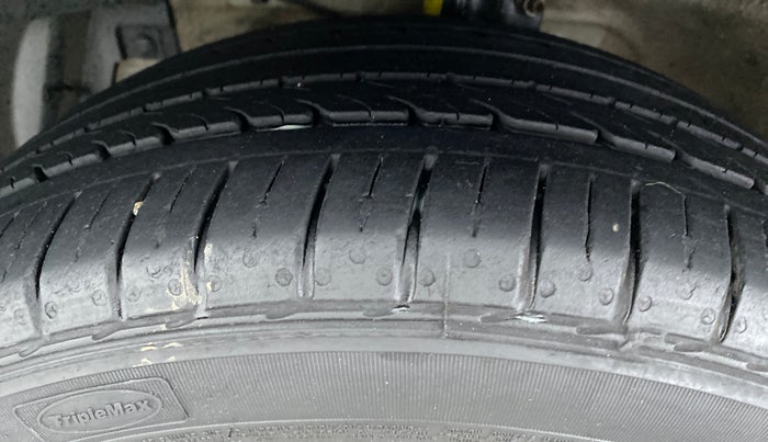 2017 Maruti Ciaz ALPHA 1.3 DDIS SHVS, Diesel, Manual, 74,770 km, Left Front Tyre Tread