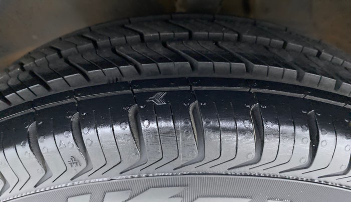 2019 Maruti Alto 800 LXI, Petrol, Manual, 43,518 km, Left Front Tyre Tread