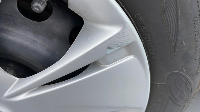 Nissan Sunny-Wheel Cap LHS Front Scratch