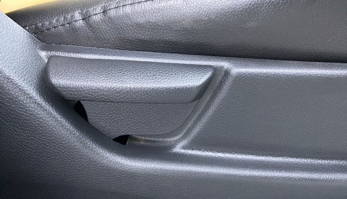 2014 Hyundai Eon ERA PLUS, Petrol, Manual, 46,403 km, Driver Side Adjustment Panel