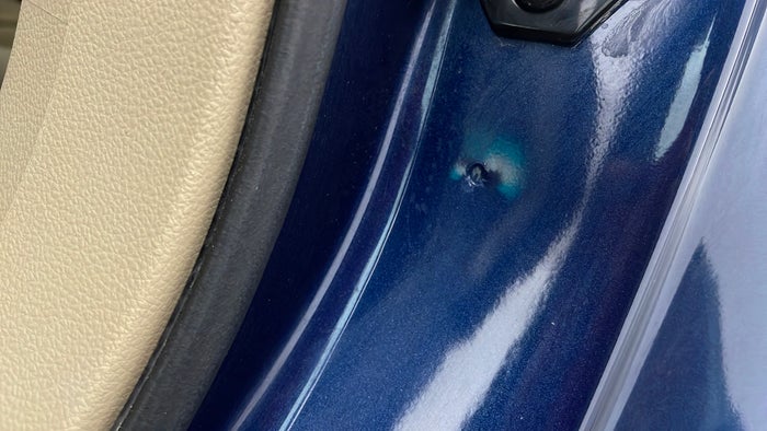 FORD EXPLORER-Quarter Panel RHS Scratch