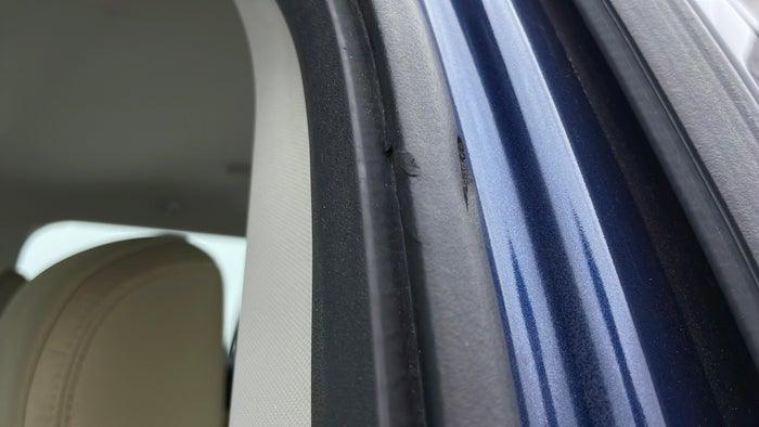 FORD EXPLORER-Door Exterior LHS Front Door Beading Missing/Broken