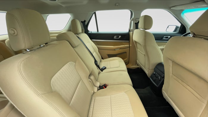 FORD EXPLORER-Right Side Door Cabin View