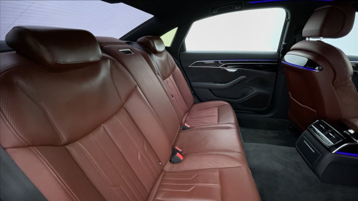 AUDI A8-Right Side Door Cabin View