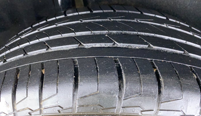 2017 Maruti Vitara Brezza VDI OPT, Diesel, Manual, 62,333 km, Right Rear Tyre Tread
