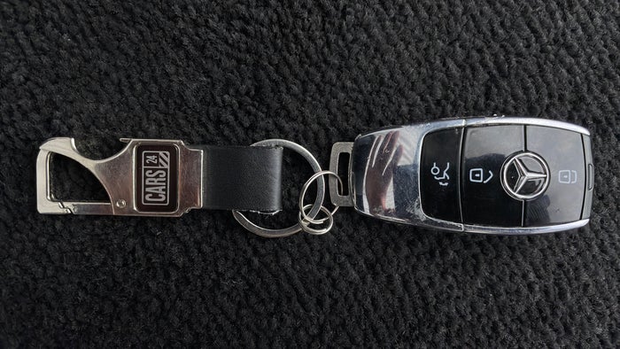 MERCEDES BENZ CLS 53-Key Close-up
