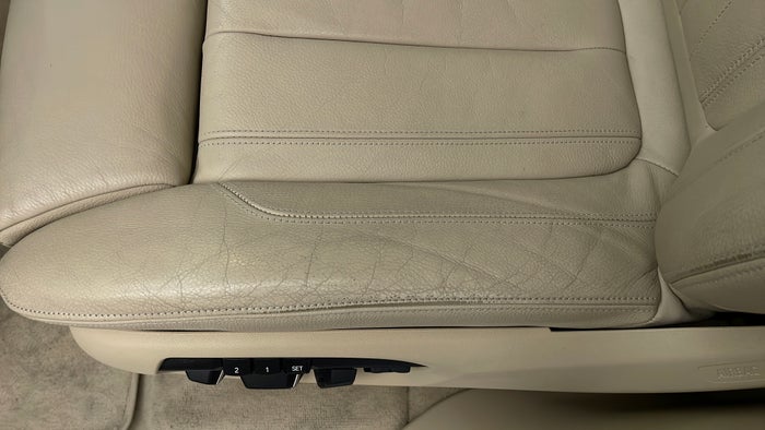 BMW X5-Seat LHS Front Scratch