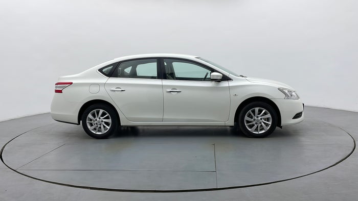 NISSAN SENTRA-Right Side View
